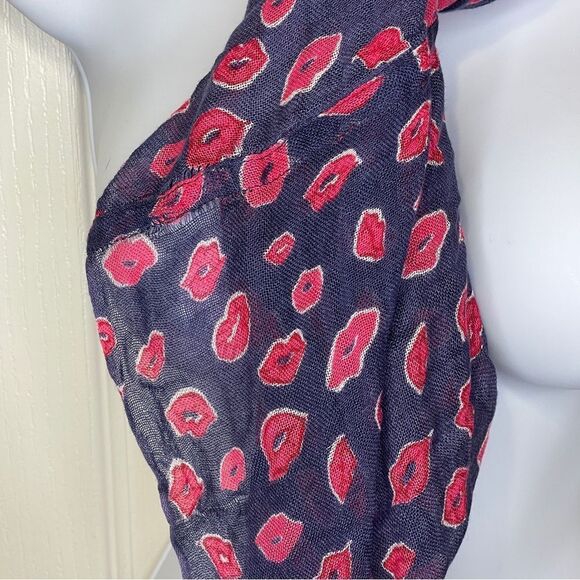 Lilly Pulitzer Infinity Scoop Scarf Blue With Red Lips - Picture 3 of 13